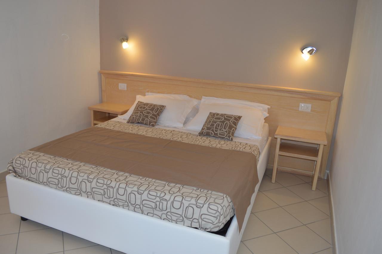 Guest Rooms Affittacamere San Teodoro  Kültér fotó