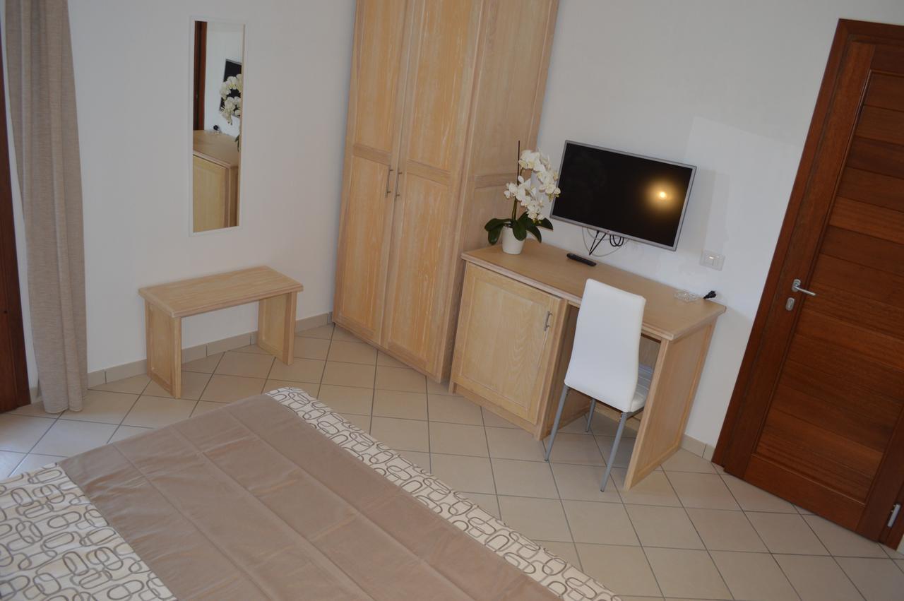 Guest Rooms Affittacamere San Teodoro  Kültér fotó