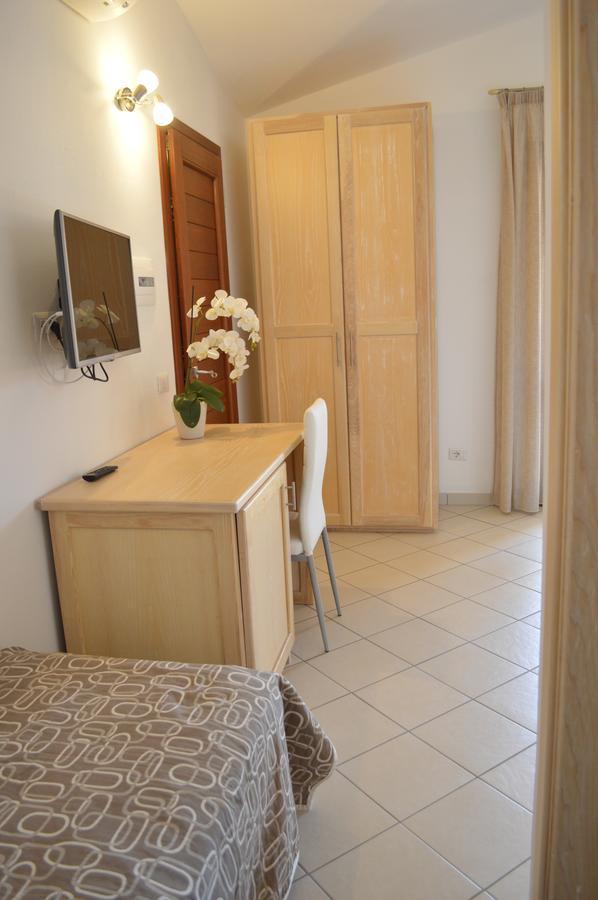 Guest Rooms Affittacamere San Teodoro  Kültér fotó