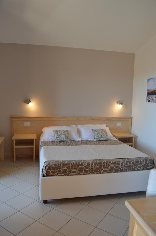 Guest Rooms Affittacamere San Teodoro  Kültér fotó