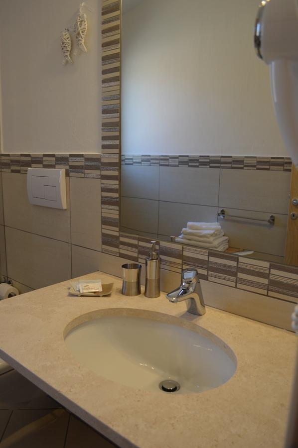 Guest Rooms Affittacamere San Teodoro  Kültér fotó