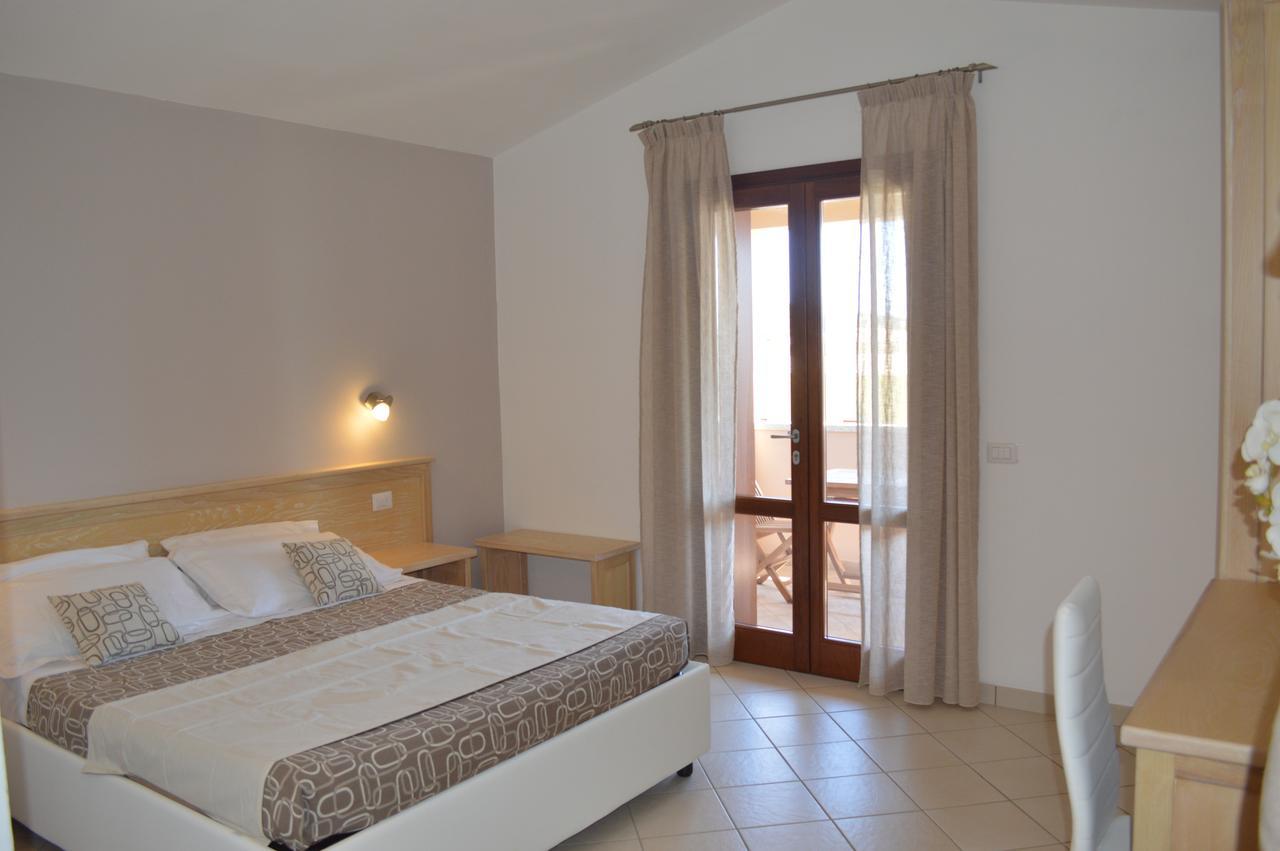 Guest Rooms Affittacamere San Teodoro  Kültér fotó