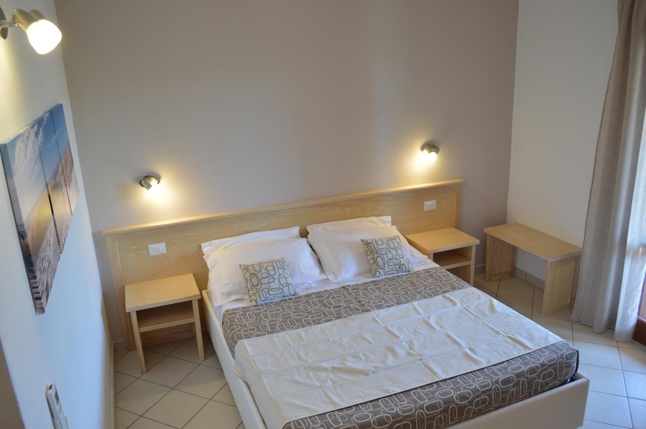 Guest Rooms Affittacamere San Teodoro  Kültér fotó
