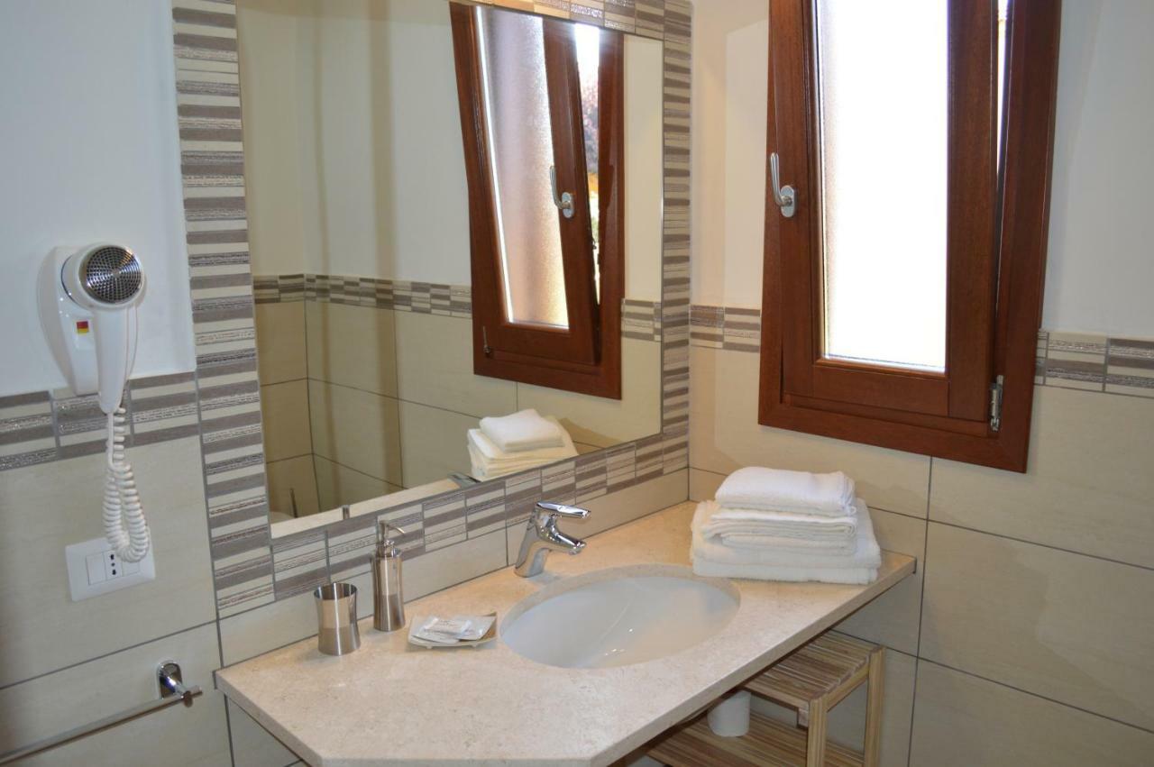 Guest Rooms Affittacamere San Teodoro  Kültér fotó